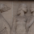 Bas-reliefs du lycée Léonie de Waha